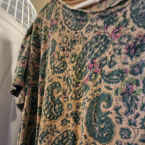 Magnolia Pearl Green Paisley Print Tee-Shirt Dress - Picture 9 of 11